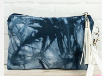 Wristlet pouch